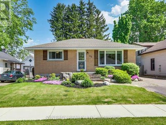House for sale in Strathroy-caradoc, Ontario