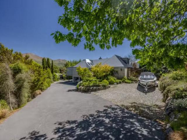 House for sale in Otakou
