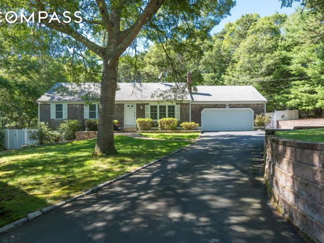 House for sale in Osterville