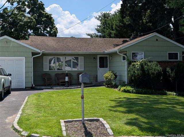 House for sale in West Hills, Town of Huntington