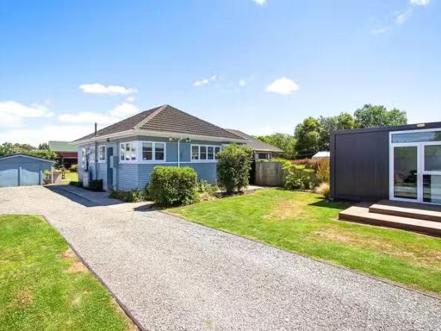 House for sale in Chaslands, Canterbury