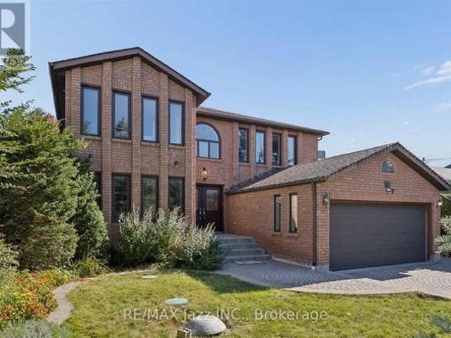 House for sale in Macedonian Village, Whitby