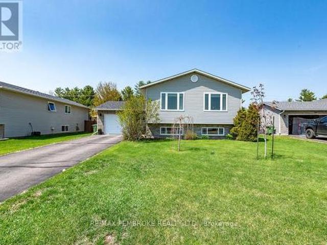 House for sale in Renfrew, Ontario