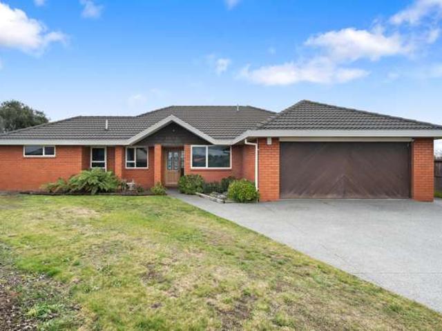 House for sale in Chaslands, Canterbury