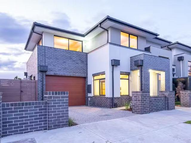 House for rent in Avondale Heights, Victoria