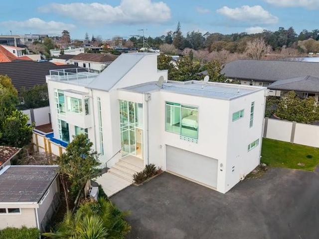 House for rent in Hamilton Central, Hamilton City