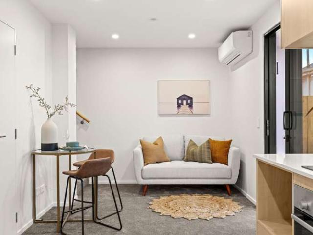 Townhouse for sale in Addington, Canterbury