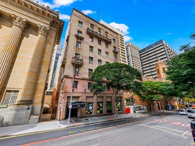 Office for sale in Toombul, Queensland