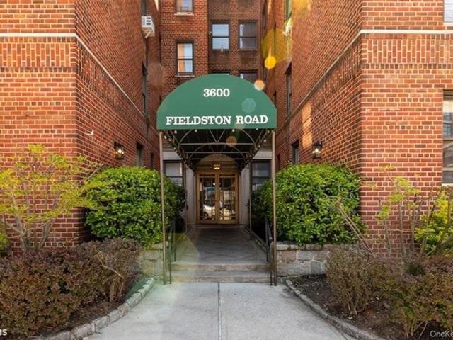 House for sale in The Bronx, Arverne
