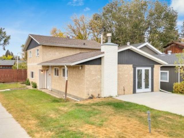 House for sale in Sylvan Lake, Alberta