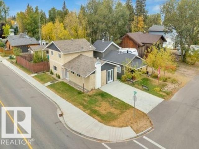 House for sale in Sylvan Lake, Alberta