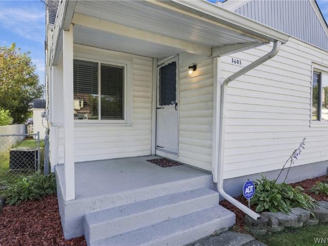 House for sale in City of Niagara Falls, Niagara County