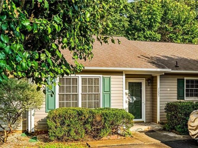 Townhouse for sale in Pfafftown, North Carolina