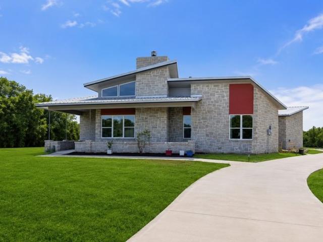 House for sale in Whitney, Texas