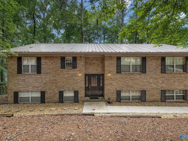 House for sale in Guntersville, Alabama