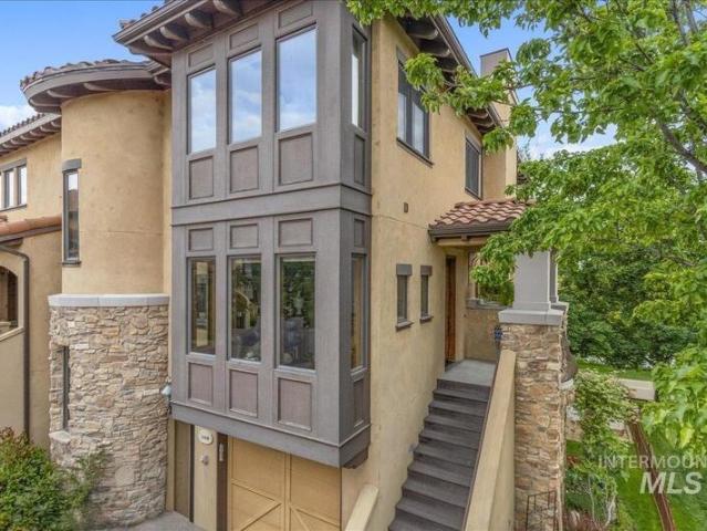 Townhouse for sale in Garden City