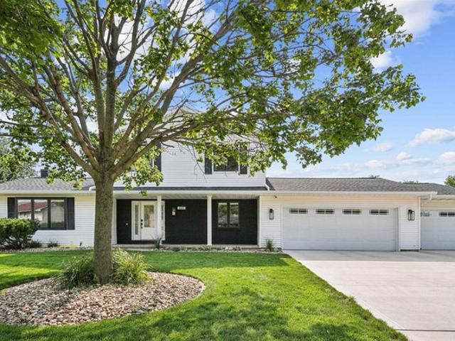 House for sale in Waterloo, Black Hawk County