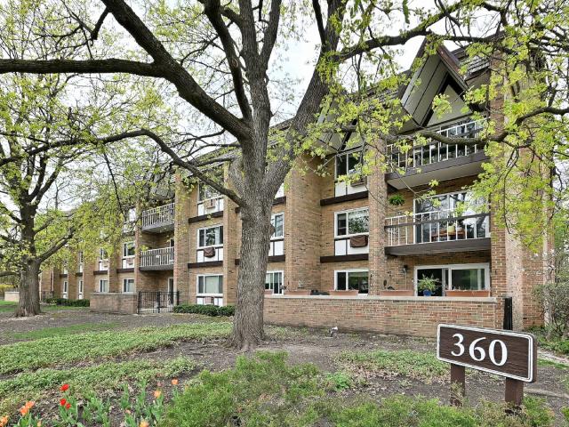 Condo for sale in Hinsdale, Illinois