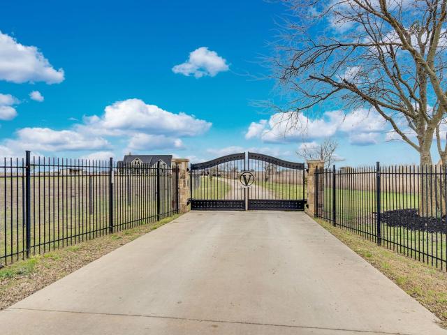 House for sale in Ellis, Texas