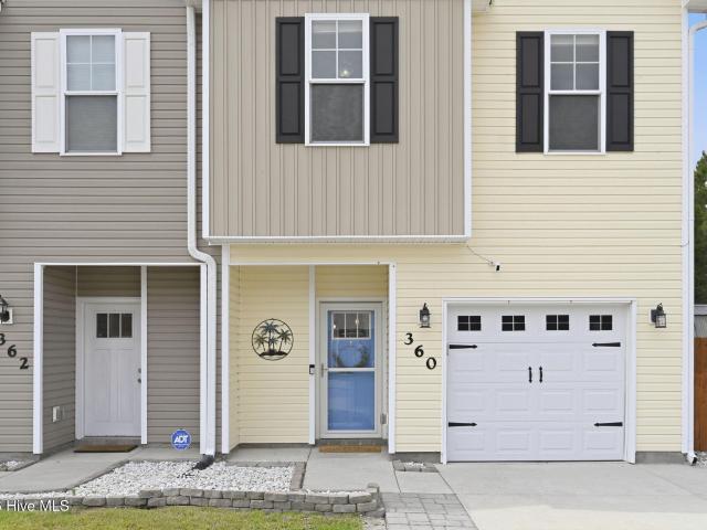 Townhouse for sale in Holly Ridge, North Carolina