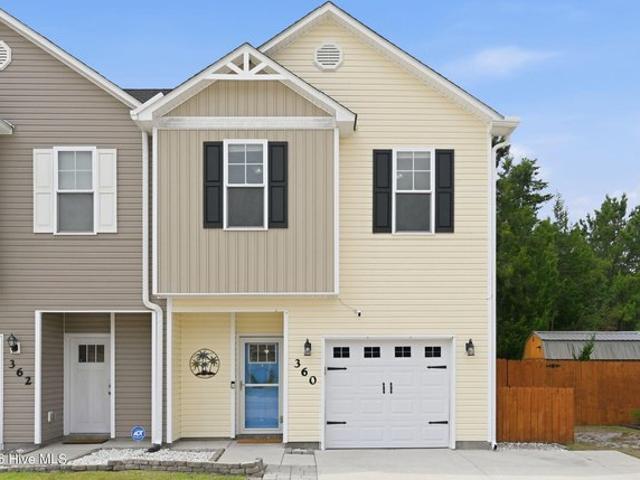 Townhouse for sale in Holly Ridge, North Carolina