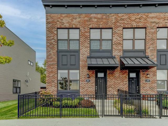 Townhouse for sale in Crown Point, Indiana