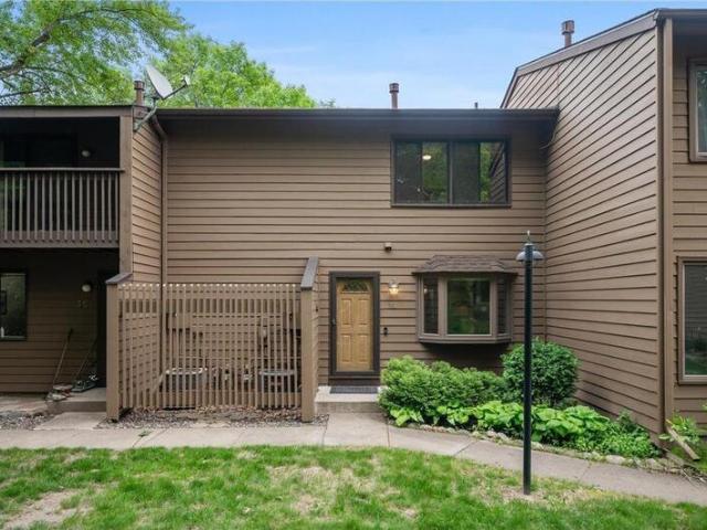 Townhouse for sale in Maple Grove