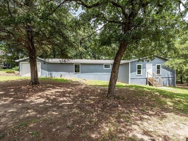 House for sale in Henderson, Texas