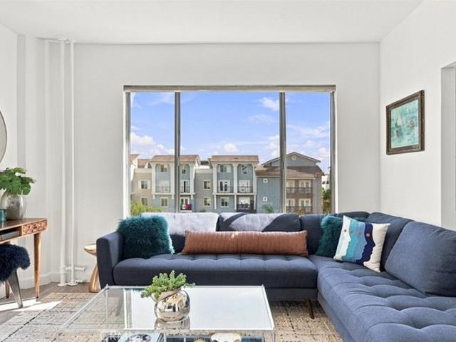 Condo for sale in Long Beach, California