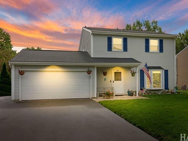 House for sale in Island Lake, Illinois