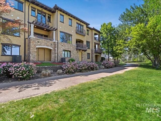 Townhouse for sale in Garden City