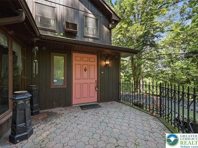 House for sale in Mount Bethel, Pennsylvania