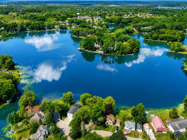 House for sale in Island Lake, Illinois