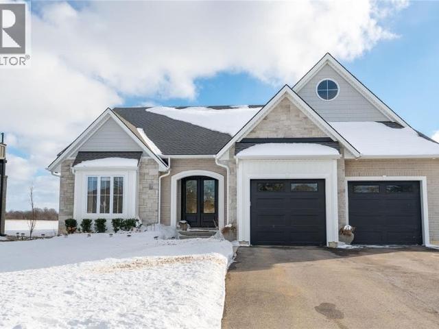 House for sale in Plympton–wyoming, Ontario