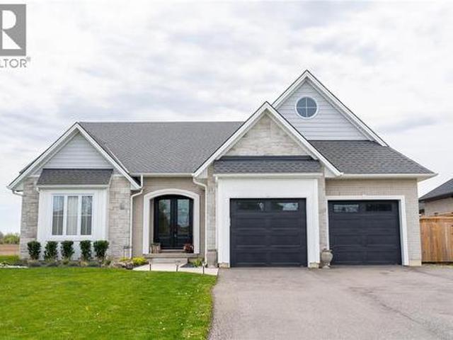 House for sale in Plympton–wyoming, Ontario