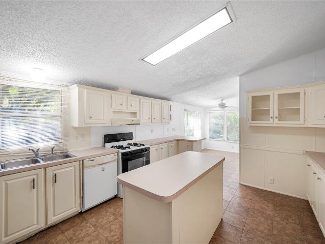 Property for sale in Damon, Texas