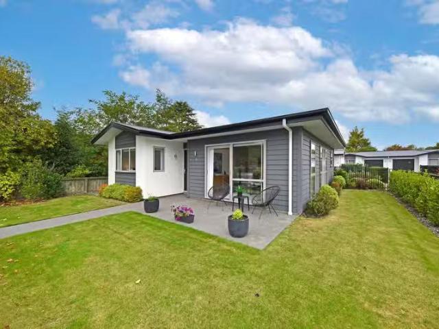 House for sale in Chaslands, Canterbury