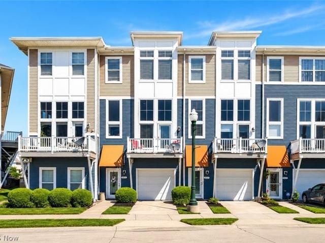 Townhouse for sale in Lorain, Ohio