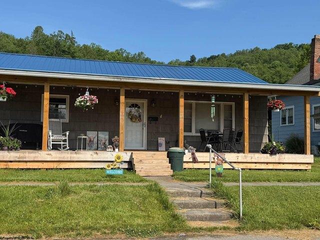 House for sale in Moatsville, West Virginia