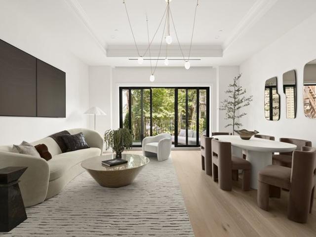 Townhouse for sale in Arverne, New York