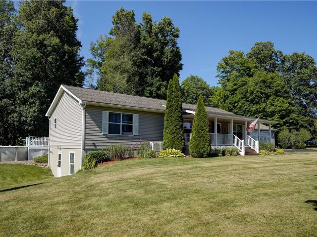 House for sale in Farmington, New York