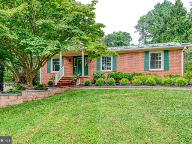 House for sale in Street