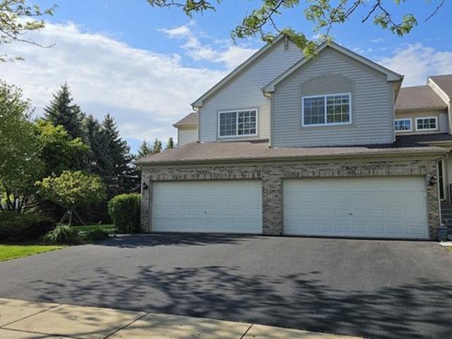 Condo for sale in Carpentersville, Illinois