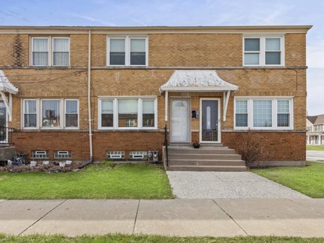 Townhouse for sale in Bellwood, Illinois