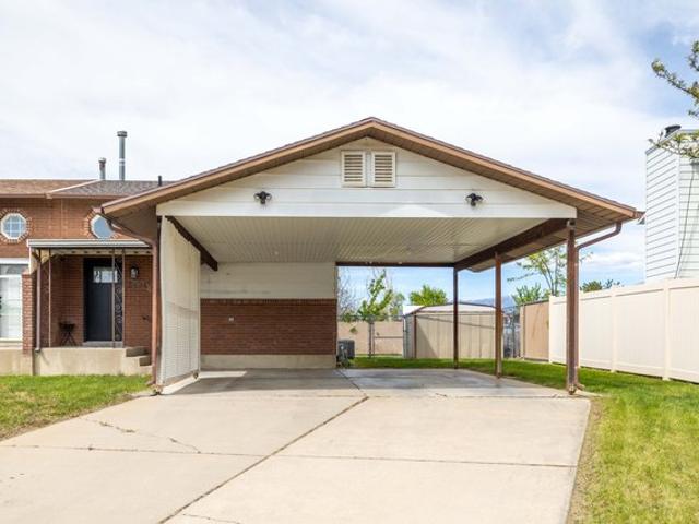 Townhouse for sale in Roy, Utah