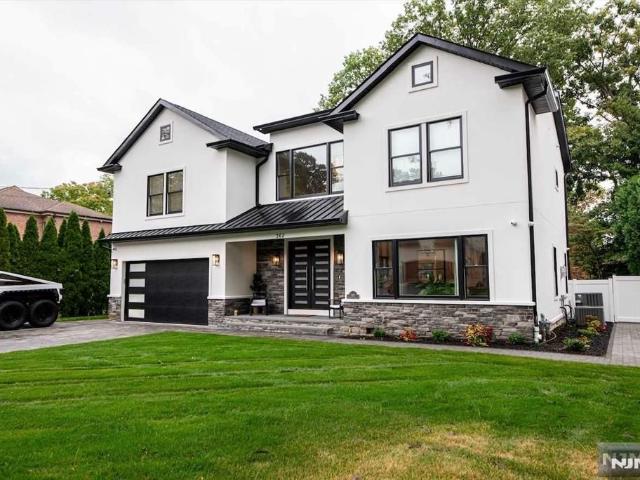 House for sale in Paramus, New Jersey