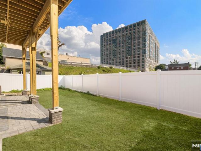 Townhouse for sale in Cliffside Park