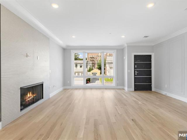 Townhouse for sale in Cliffside Park