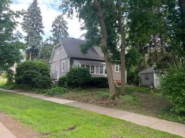 House for sale in Clarendon Hills