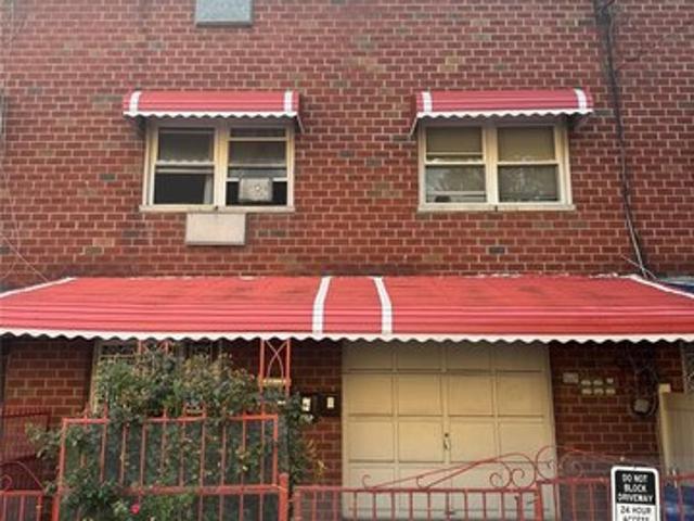 House for sale in The Bronx, Arverne